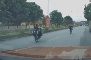 Vụ chạy xe máy 'bốc đầu': 2 thanh niên dương tính ma túy