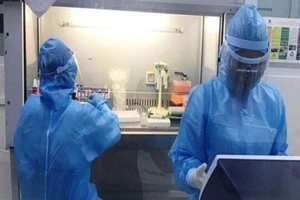 1 người quê Nghệ An chung chuyến bay có phụ nữ nhiễm COVID-19