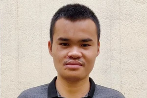 Khởi tố kẻ tháo biển số xe máy đi cướp giật điện thoại 