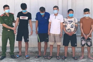 Công an bắt 5 người trộm chó, nhà nào mất chó đến nhận về 