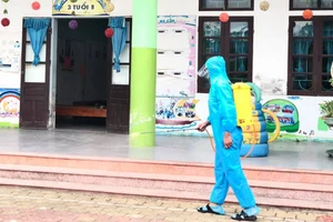 Hà Tĩnh tìm người đi biển, đến quán, sân bóng nhà thờ liên quan 2 ca COVID-19