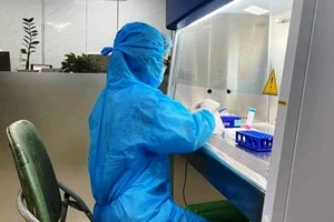 Nghệ An thêm 5 ca COVID-19, 1 công nhân tái dương tính