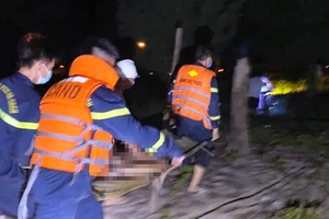 Anh bơi ra biển cứu em, cả 2 anh em đuối nước tử vong