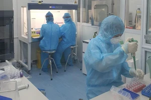 Con ở Bình Dương về quê xét nghiệm âm tính, nhưng cha dương tính COVID-19