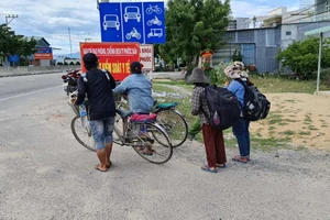 4 mẹ con đạp xe từ Đồng Nai về Nghệ An: Test nhanh âm tính với COVID-19