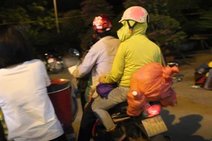 Đôi nam nữ đi xe máy về quê dương tính với COVID-19 nhưng khai không trung thực