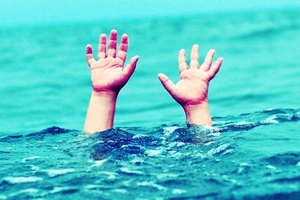 Đau lòng phát hiện thi thể ba em nhỏ dưới đập nước