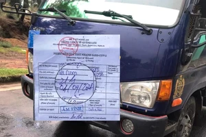 Sửa ngày trên phiếu xét nghiệm COVID-19, 2 tài xế bị phạt 15 triệu