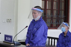 Phạt tù kẻ lẻn vào nhà chém 2 mẹ con chủ quán bi-a, cướp vàng 