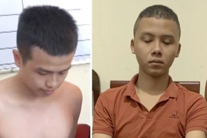 Bắt 2 kẻ lôi kéo 2 nam sinh bán ma túy cho bạn học