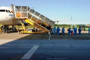 Một phụ nữ ở Bình Dương đi máy bay về quê Hà Tĩnh dương tính COVID-19