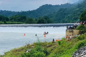 Tìm được thi thể học sinh lớp 6 mất tích dưới chân đập nước 