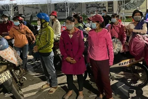 28 người đi bộ và xe máy từ Bình Dương đã vượt 1.200km về đến quê Nghệ An