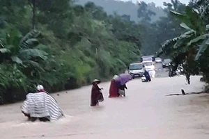 Nữ chủ tịch xã và cán bộ sai phạm trong chi trả hỗ trợ lũ lụt bị bắt