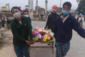 Người phụ nữ tử vong bất thường trên đồng khi đi bắt ốc