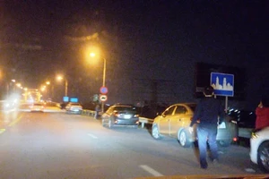 Tìm chủ sở hữu chiếc Hyundai Santafe nhảy cầu Bến Thủy