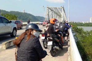 Tìm thấy thi thể người bỏ xe Hyundai Santafe ở cầu Bến Thủy nhảy sông