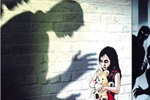 Bắt tạm giam thầy giáo dâm ô 4 nữ sinh tiểu học ở Nghệ An