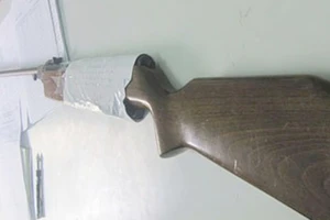 Bé gái 4 tuổi tử vong do trúng đạn 