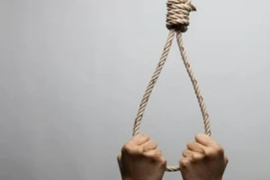 1 phụ nữ để lại thư căn dặn rồi treo cổ tự tử