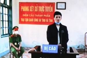 Vào tù vì nhặt được thẻ ATM của bạn nhậu rồi nổi lòng tham 