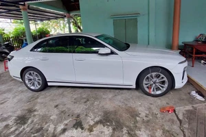 Khởi tố kẻ dùng dao, can xăng chống cảnh sát 