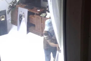 Trộm vào nhà chú rể trộm 4,5 cây vàng và 900 phong bì mừng cưới