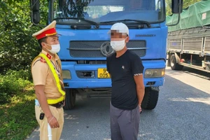 Phát hiện tài xế sử dụng ma túy đá rồi chạy xe hơn 330km