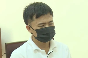 Nhóm nam nữ 'bay lắc' thâu đêm trong khách sạn