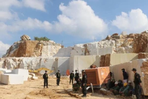 Chủ tịch huyện bị kỷ luật Đảng do để xảy ra khai thác đá trái phép 