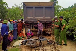 Nữ sinh viên tử vong sau va chạm với xe tải chở cát