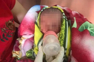 Nghệ An: Phát hiện bé sơ sinh chưa cắt rốn bị bỏ rơi trong khu đô thị