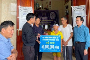 3 anh em mồ côi bố mẹ vì lũ dữ được nhiều người hỗ trợ