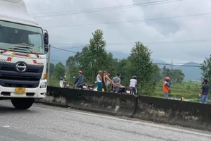 Nước lũ rút, phát hiện 1 thi thể gần quốc lộ 1A