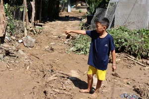 Học sinh lớp 5 bị lũ quét cuốn trôi cả 100 m kể lại giây phút sinh tử