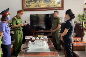  Bắt nữ giám đốc và một chủ tịch xã lập dự án ảo, quyết toán khống