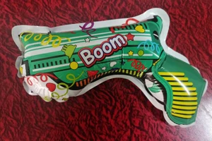 Súng đồ chơi có chữ ‘boom’ trước cổng trường khiến 6 học sinh nhập viện? 