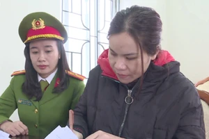 Khởi tố cô gái đóng giả 11 người để lừa chiếm đoạt 2 tỉ