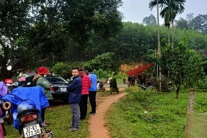 Hút cạn nước trong giếng sâu để tìm thi thể 2 mẹ con