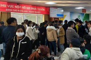 Nghệ An: Sau Tết, hàng ngàn người đến Trung tâm hành chính làm thủ tục mỗi ngày