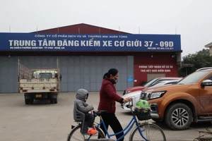 Nhận hối lộ, 1 phó giám đốc và 2 kiểm định viên bị khởi tố 