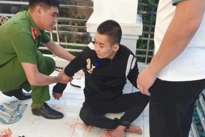 Bắt kẻ đột nhập nhà, đâm chủ nợ trọng thương 