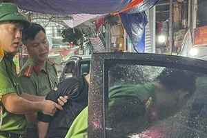 Một công an bị tấn công khi làm nhiệm vụ 