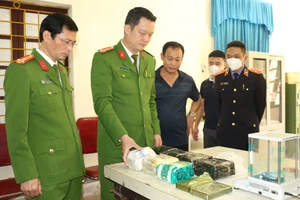 2 người đàn ông vượt 380 km đi bán số ma túy 'khủng'