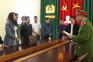 Người có nhiều giấy giới thiệu phóng viên 'bảo kê' xe tải trục lợi 5 tỉ đồng