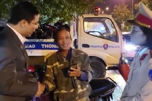  Người thợ hồ uống rượu say 'quên đường về' ở Hà Tĩnh ký cam kết không tái phạm