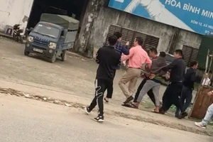 Kẻ đi xe máy mang dao xông vào cướp ngân hàng đã bị bắt 