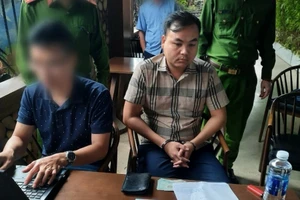 Khởi tố 2 phóng viên tống tiền 6 người lấy 100 triệu đồng 