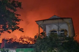 Đang cháy rừng ở rú Đụn, người dân sẵn sàng sơ tán trong đêm