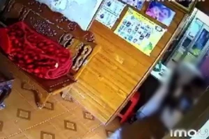 Nghi can 41 tuổi thực hiện hành vi đồi bại với cụ bà 75 tuổi, bị camera ghi lại 
